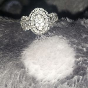 Size 9 cluster ring white gold